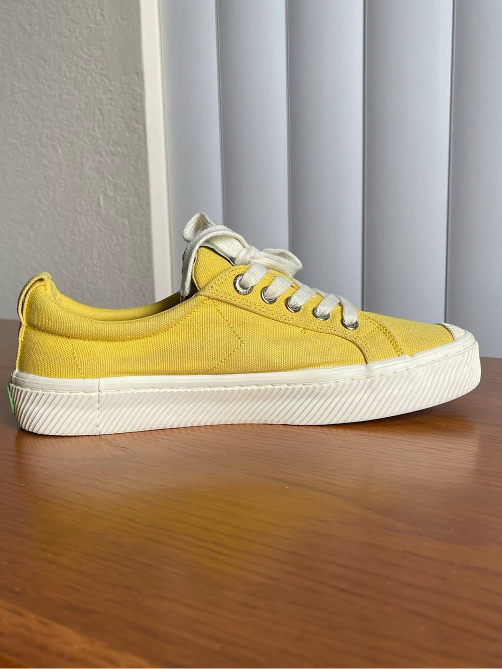 Cariuma Oca Low Canvas Sneakers Yellow Size 7 - Picture 7 of 15